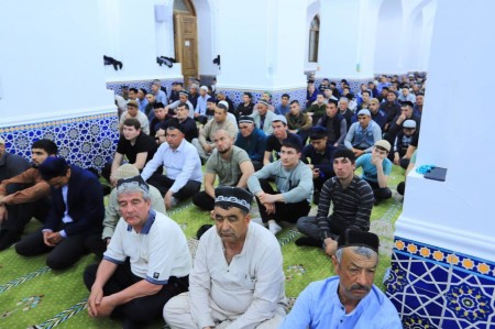Navoi viloyat Nurota tuman "Chilustun" jome‘ masjidi 5-kun taroveh namozidan fotolavhalar