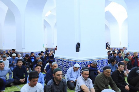 Navoi viloyat Nurota tuman "Chilustun" jome‘ masjidi 5-kun taroveh namozidan fotolavhalar